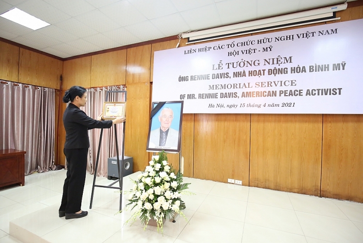Ông Rennie Davis: nhà hoạt động hòa bình Mỹ, người bạn thuỷ chung của nhân dân Việt Nam