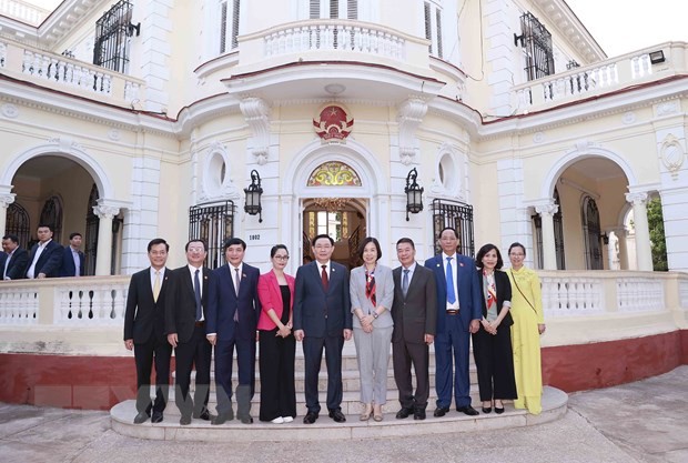 Chủ tịch Quốc hội gặp mặt đại diện cộng đồng người Việt ở Cuba | Chính trị | Vietnam+ (VietnamPlus)