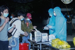 nu hanh khach tu nhan than kinh lam loan chuyen bay vi khong chiu noi tieng noi chuyen on