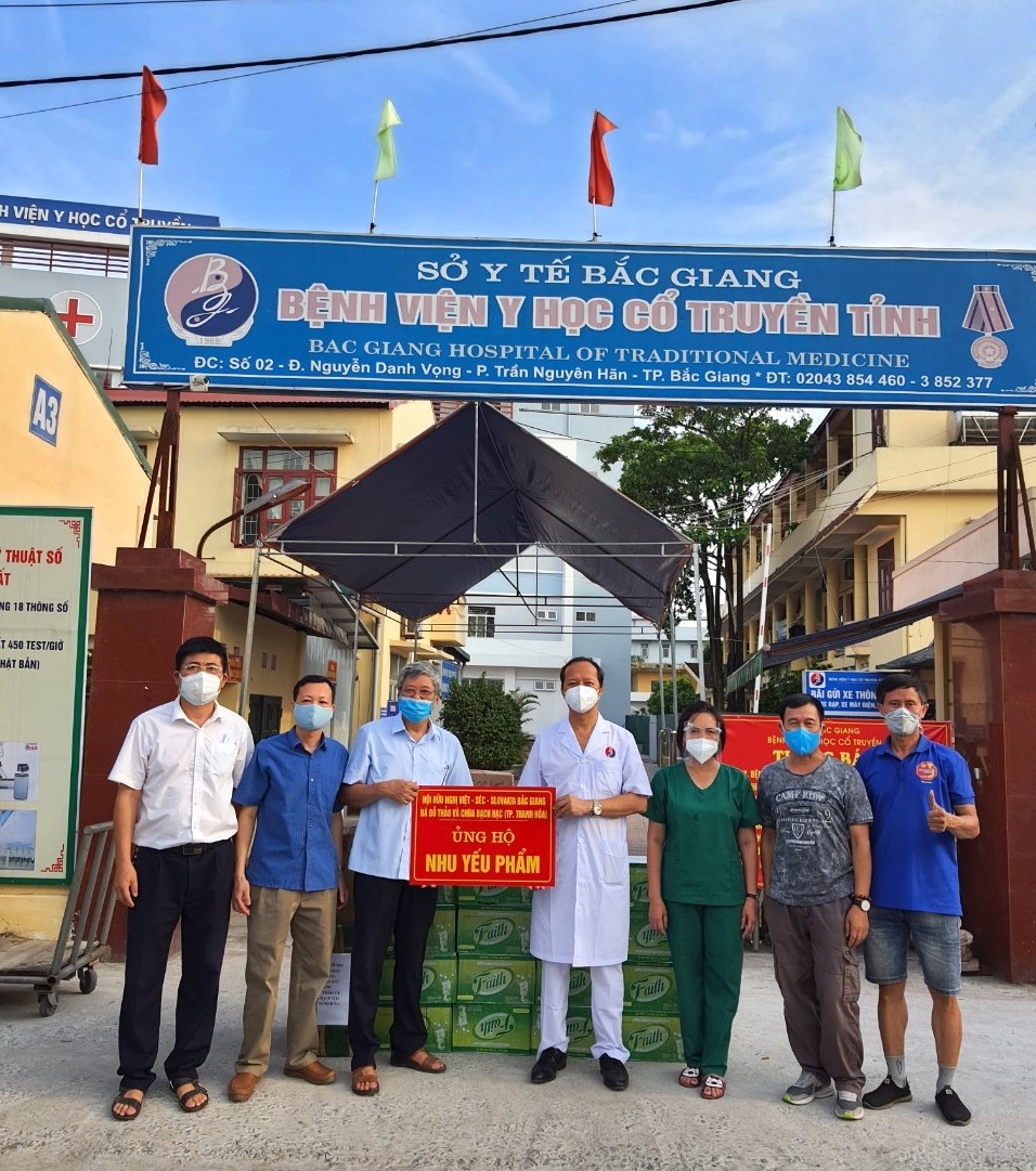 Tạp chí Thời Đại cùng các nhà hảo tâm tặng nhu yếu phẩm trị giá 60 triệu đồng cùng Bắc Giang chống dịch Tạp chí Thời Đại cùng các nhà hảo tâm tặng nhu yếu phẩm trị giá 60 triệu đồng cùng Bắc Giang chống dịch