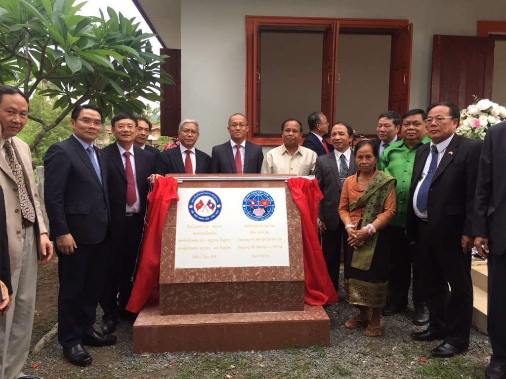 nha huu nghi cho me kanchia bieu tuong tinh nghia viet lao