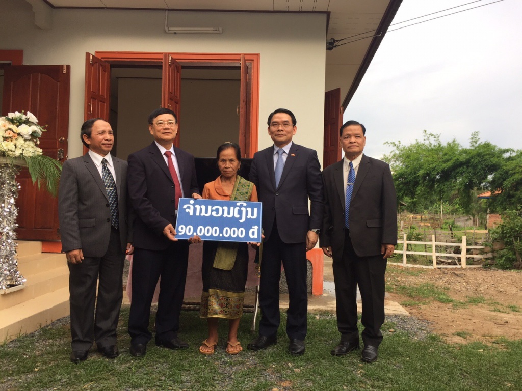 nha huu nghi cho me kanchia bieu tuong tinh nghia viet lao