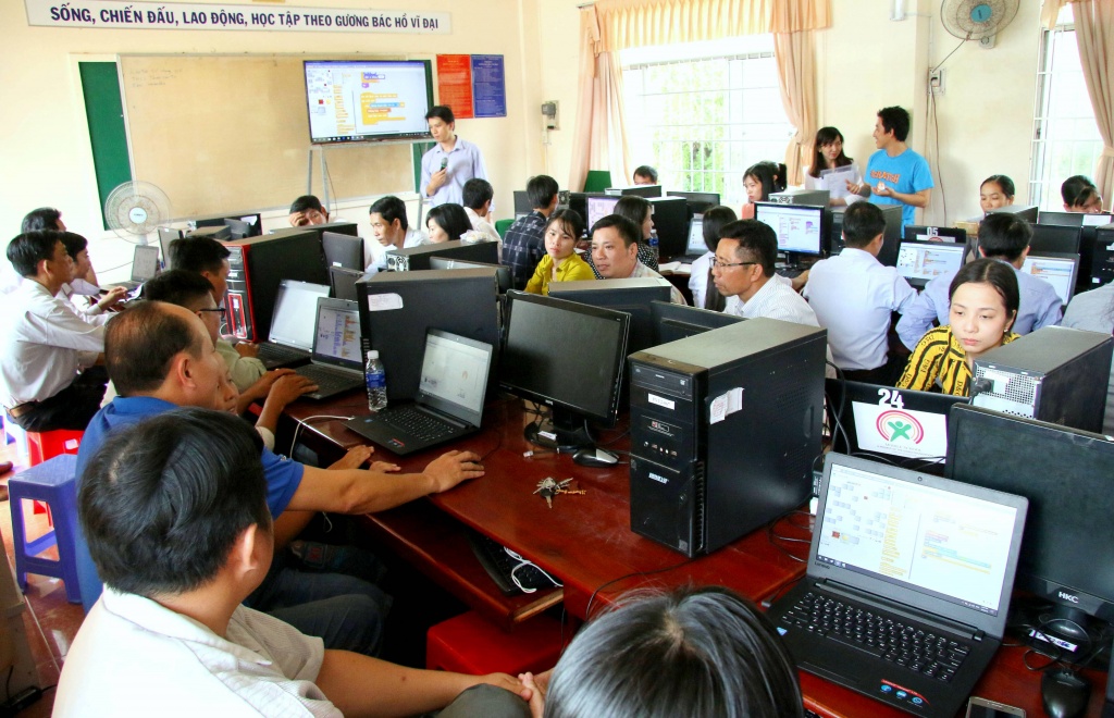 quy dariu trien khai hoc bong lap trinh truc tuyen danh cho thanh nien co hoan canh kho khan