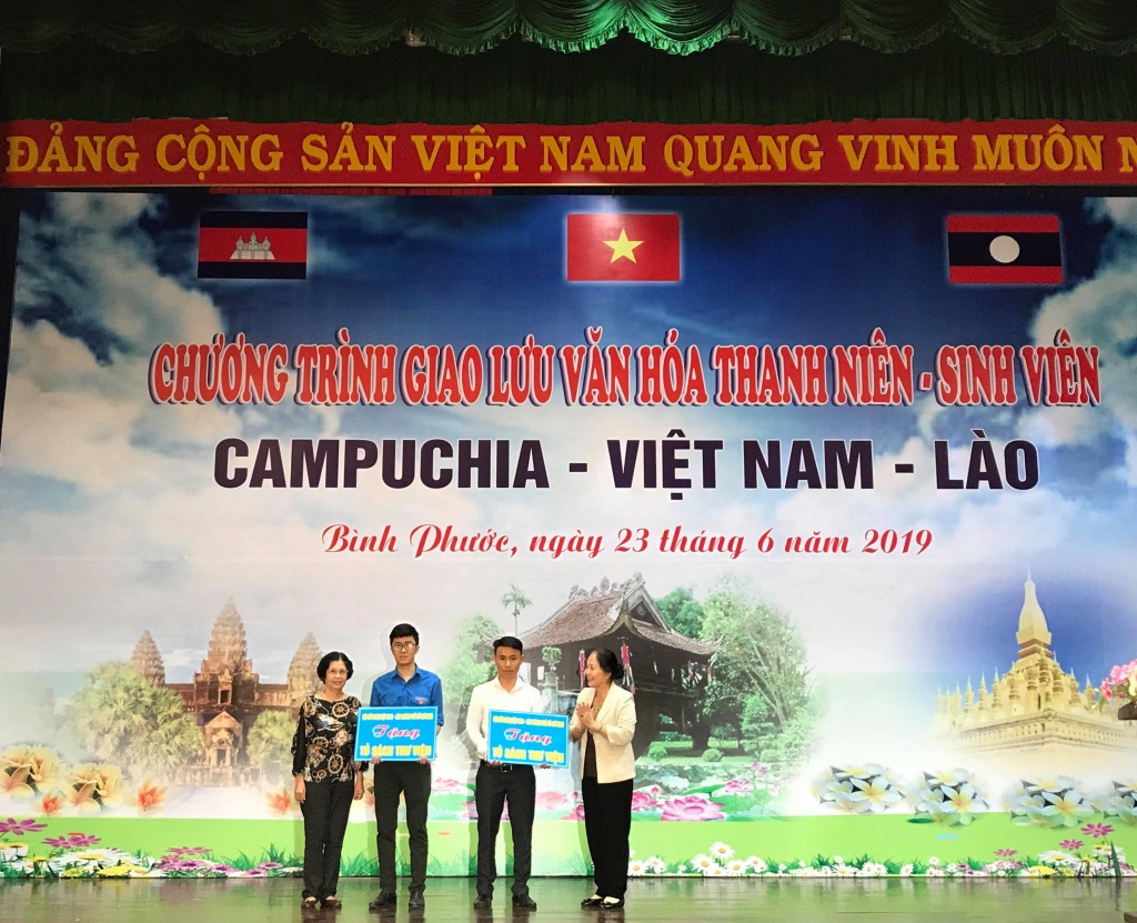 binh phuoc giao luu van hoa thanh nien sinh vien viet nam lao campuchia tham tinh huu nghi ba nuoc anh em