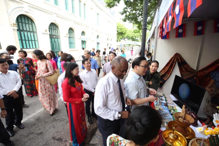Bạn bè quốc tế chung vui dịp 20 năm Hà Nội được UNESCO vinh danh “Thành phố vì hòa bình” ban be quoc te chung vui dip 20 nam ha noi duoc unesco vinh danh la thanh pho vi hoa binh