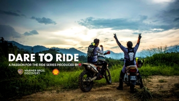 warner bros discovery cung voi shell cong chieu dare to ride co vu du lich phuot bang xe may o dong nam a