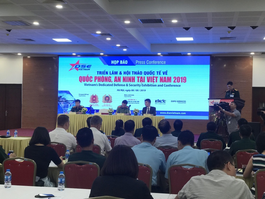 nhieu tap doan lon the gioi quang ba thiet bi phuong tien chien dau tai viet nam