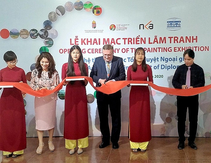 Triển lãm 83 tác phẩm của 30 họa sĩ nổi tiếng của Hungary tại Việt Nam