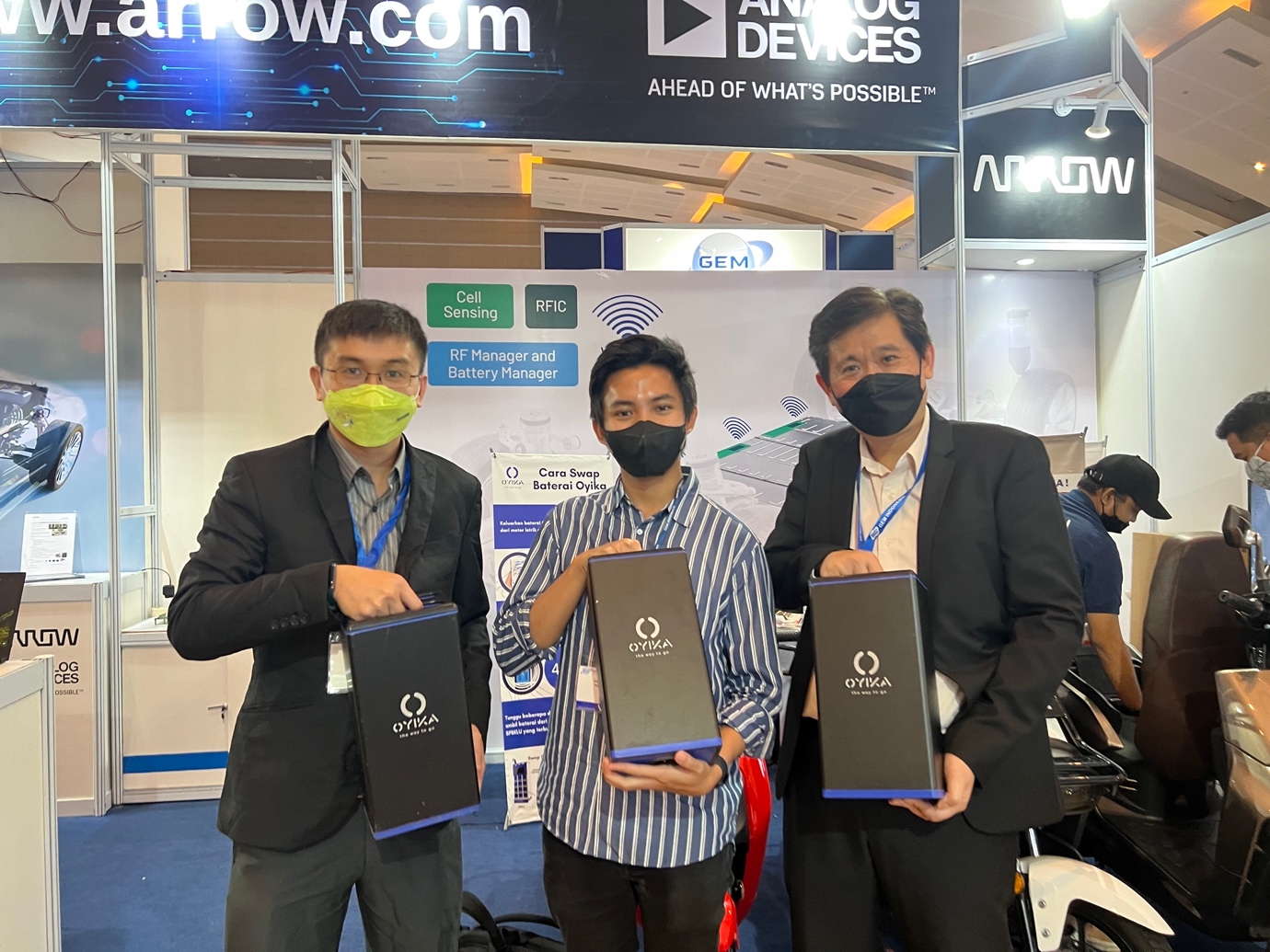 Arrow hỗ trợ start-up Oyika (Singapore) trong việc xây dựng các giải pháp sạc điện cho xe máy điện