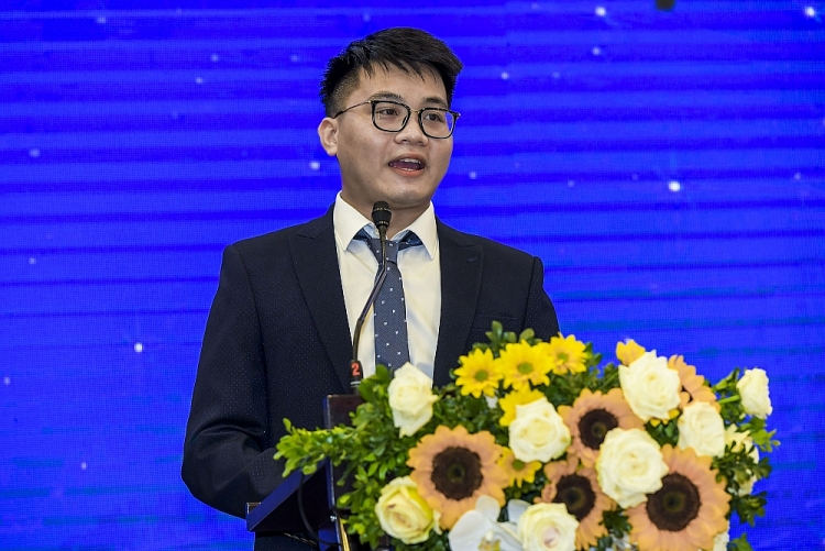 Vingroup trao học bổng gần 40 tỷ đồng đào tạo thạc sĩ, tiến sĩ khoa học công nghệ
