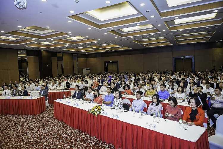 Vingroup trao học bổng gần 40 tỷ đồng đào tạo thạc sĩ, tiến sĩ khoa học công nghệ