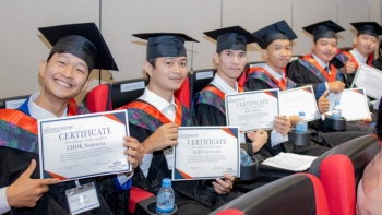 6 học viên tham gia khóa học chế tác đồng hồ Thụy Sĩ