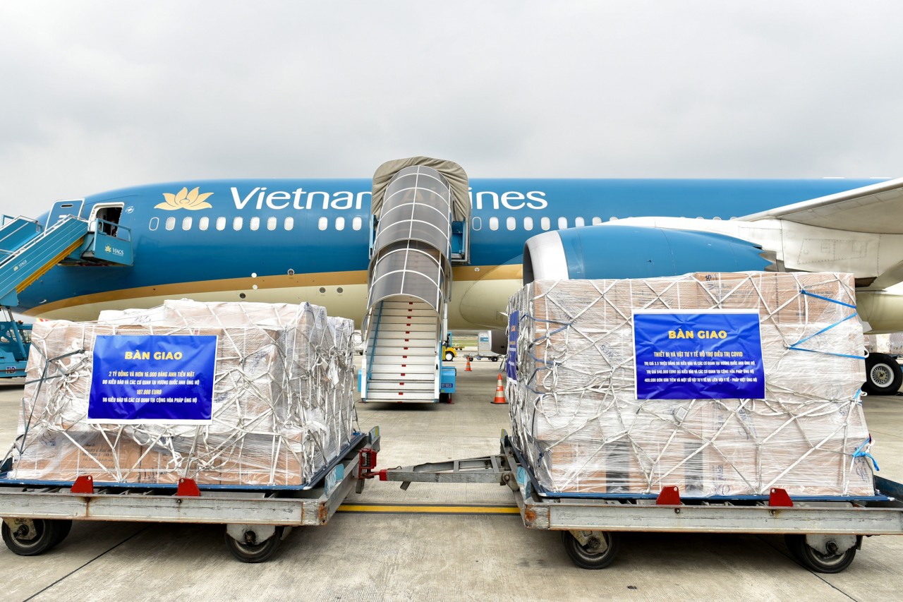 Kiều bào ở Anh, Pháp hỗ trợ tiền mặt, trang thiết bị y tế cho công tác chống dịch COVID-19 trong nước