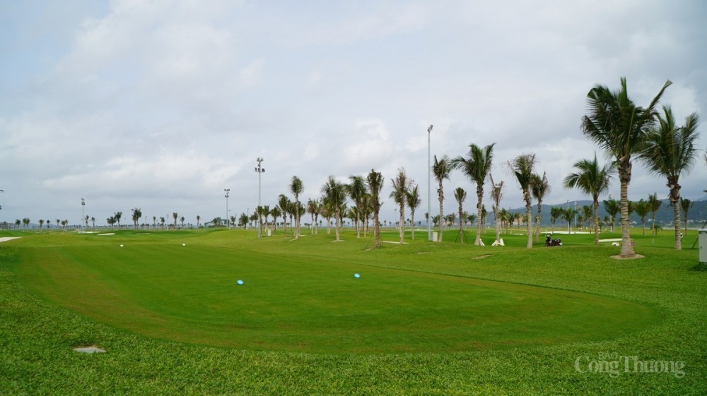 Sân golf Tuần Châu (TP. Hạ Long) là một trong những sản phẩm du lịch mới của tỉnh Quảng Ninh.