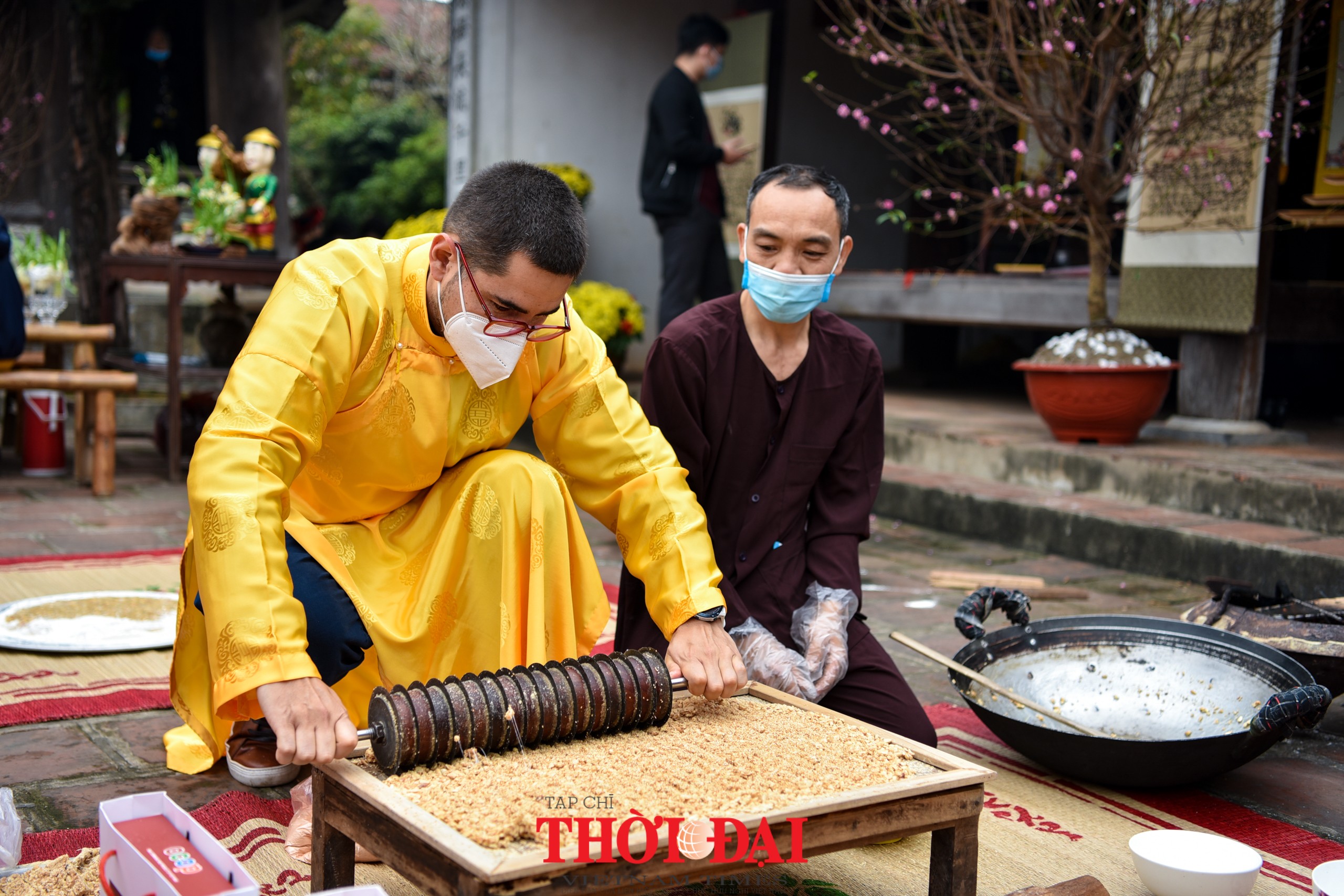 Gần 30 Đại sứ, nhân viên ngoại giao, các tổ chức quốc tế trải nghiệm Tết cổ truyền Việt Nam ở làng cổ Đường Lâm