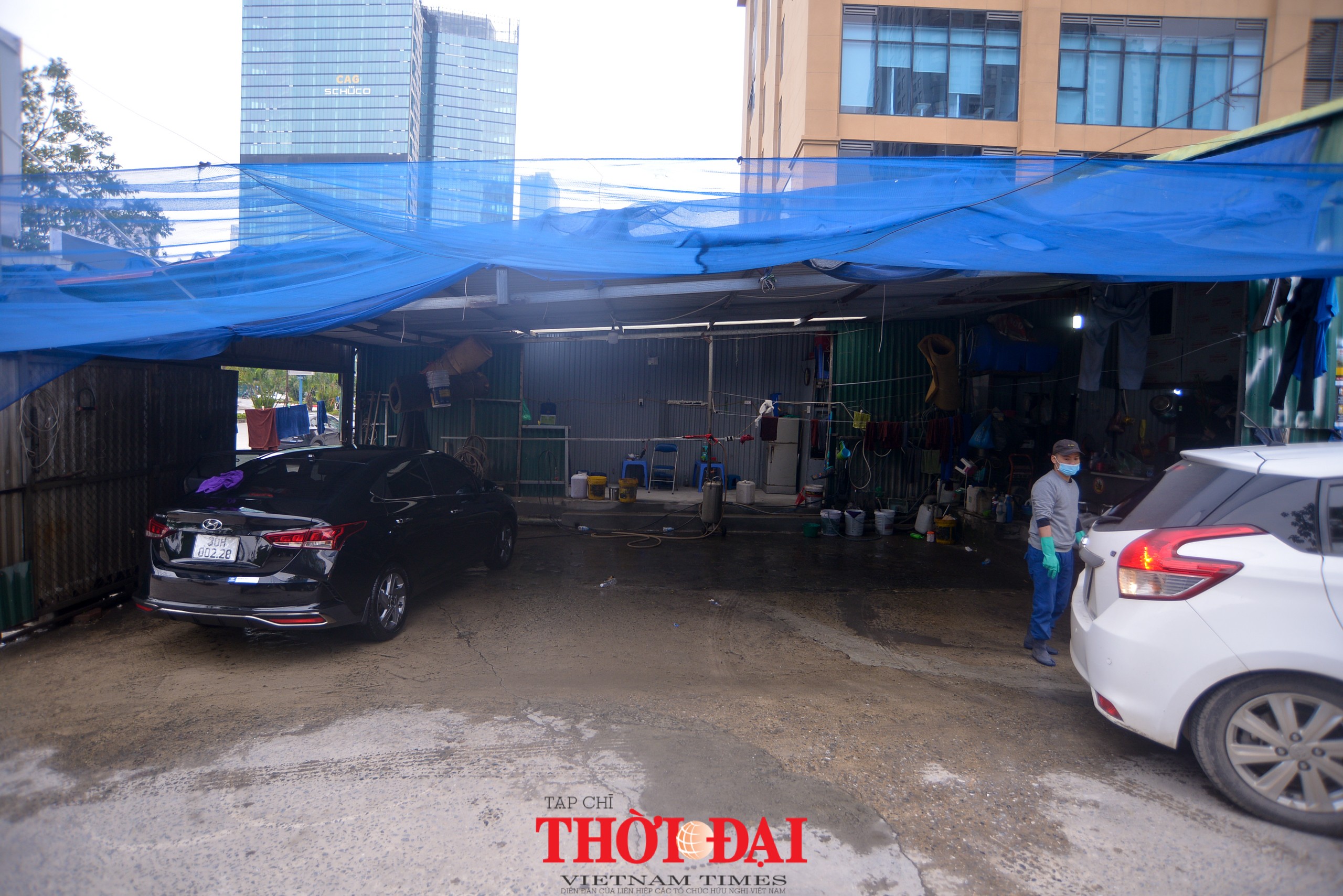 Dịch vụ rửa xe tăng giá gấp 4-5 lần vẫn phục vụ không xuể tay ngày cuối năm Cận Tết: Giá rửa xe tăng gấp 4-5 lần vẫn đắt khách