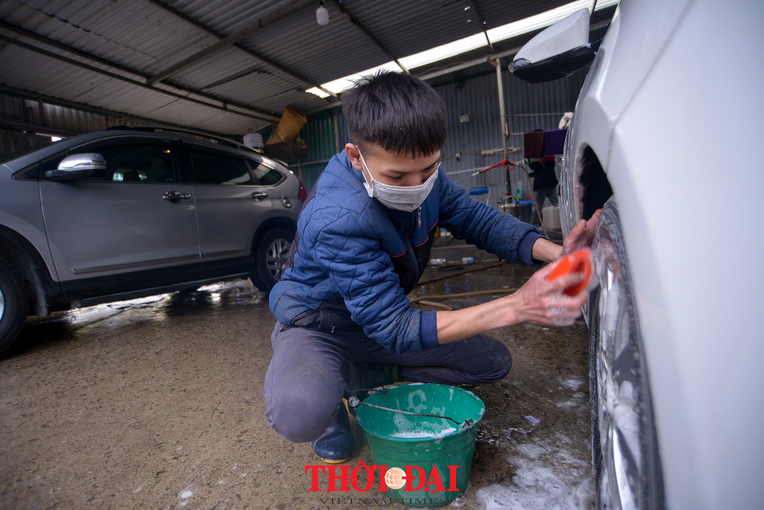 Dịch vụ rửa xe tăng giá gấp 4-5 lần vẫn phục vụ không xuể tay ngày cuối năm Cận Tết: Giá rửa xe tăng gấp 4-5 lần vẫn đắt khách