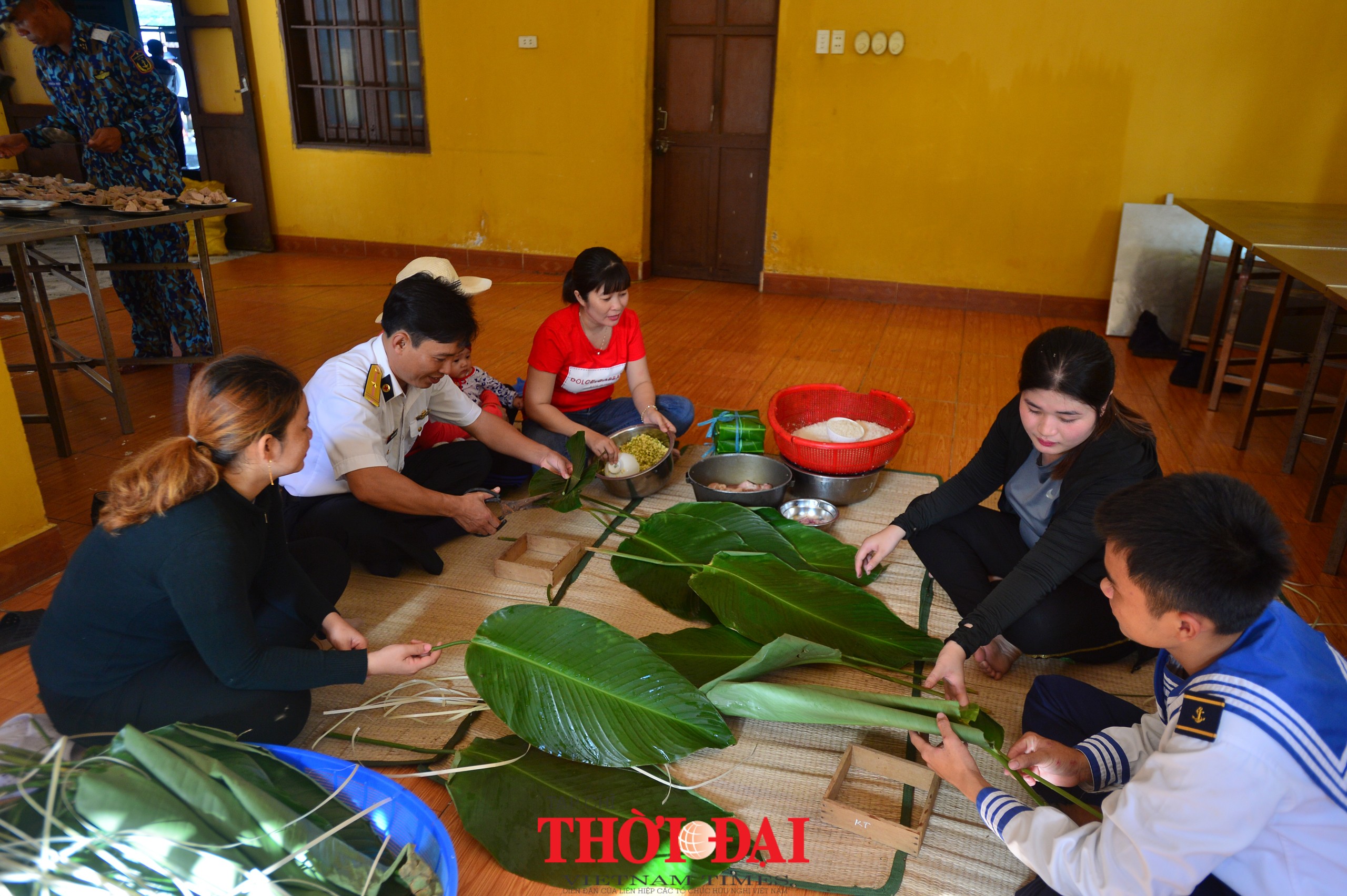 Bánh chưng gói lá bàng vuông: hương vị Tết đặc biệt ở Trường Sa
