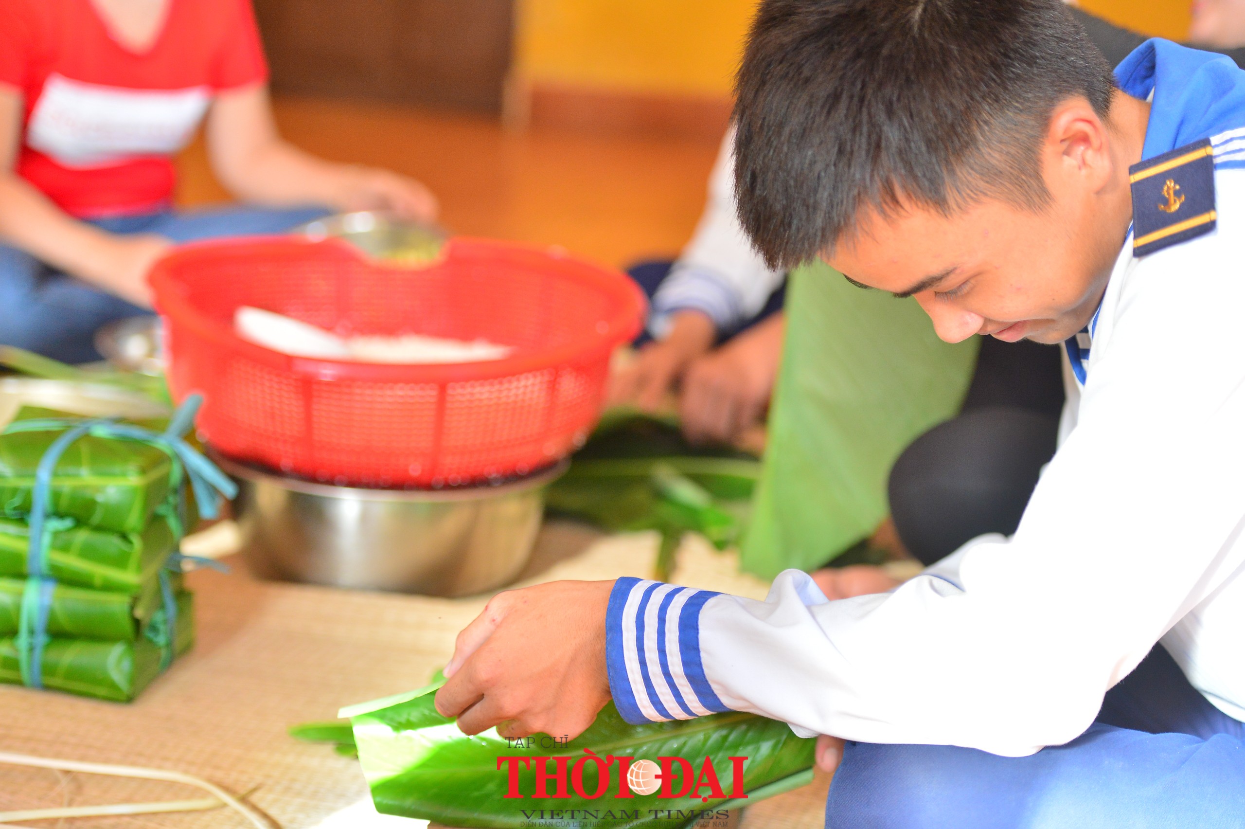 Bánh chưng gói lá bàng vuông: hương vị Tết đặc biệt ở Trường Sa