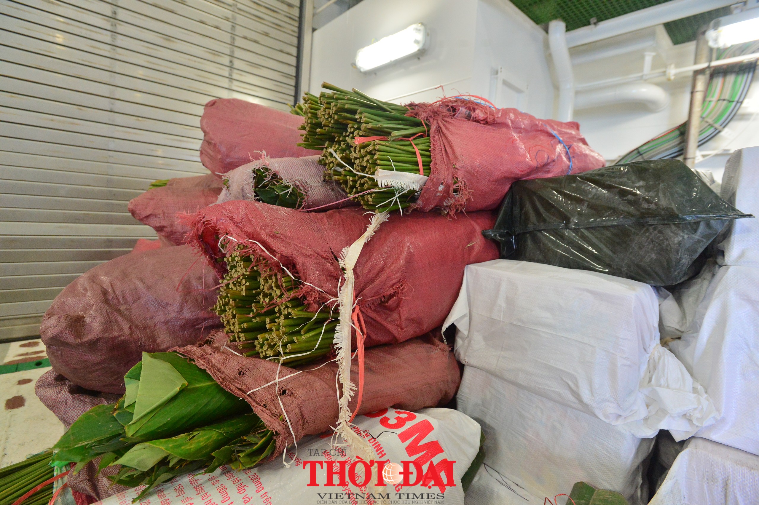 Bánh chưng gói lá bàng vuông: hương vị Tết đặc biệt ở Trường Sa