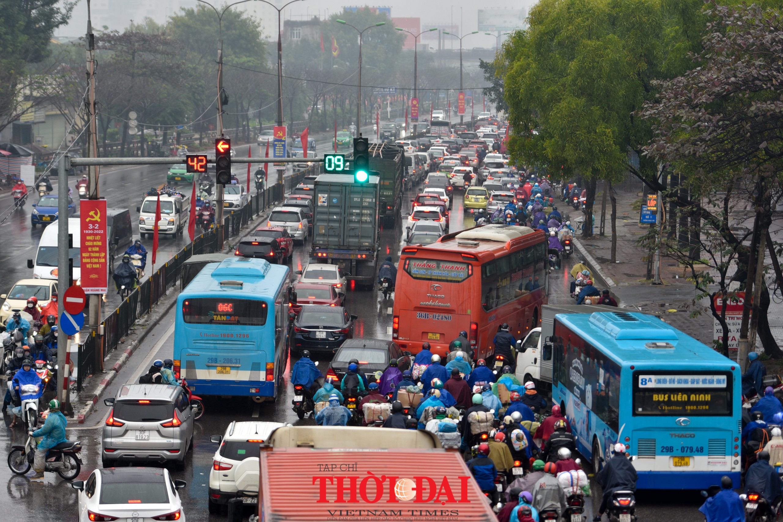 Cửa ngõ vào Hà Nội ùn tắc hàng km ngày người dân trở lại sau kì nghỉ Tết Người dân các tỉnh tấp nập trở lại Thủ đô sau kì nghỉ Tết