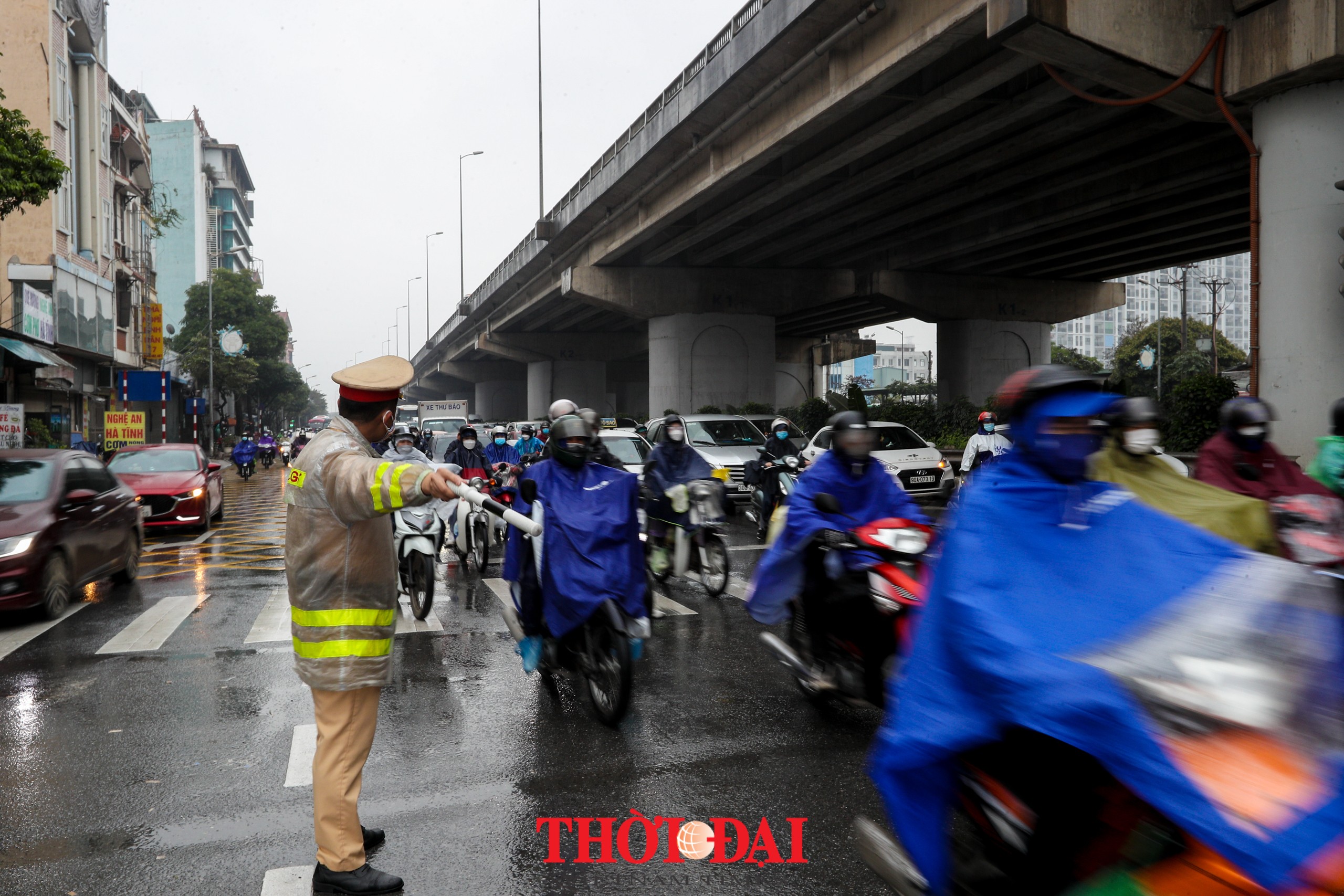 Cửa ngõ vào Hà Nội ùn tắc hàng km ngày người dân trở lại sau kì nghỉ Tết Người dân các tỉnh tấp nập trở lại Thủ đô sau kì nghỉ Tết