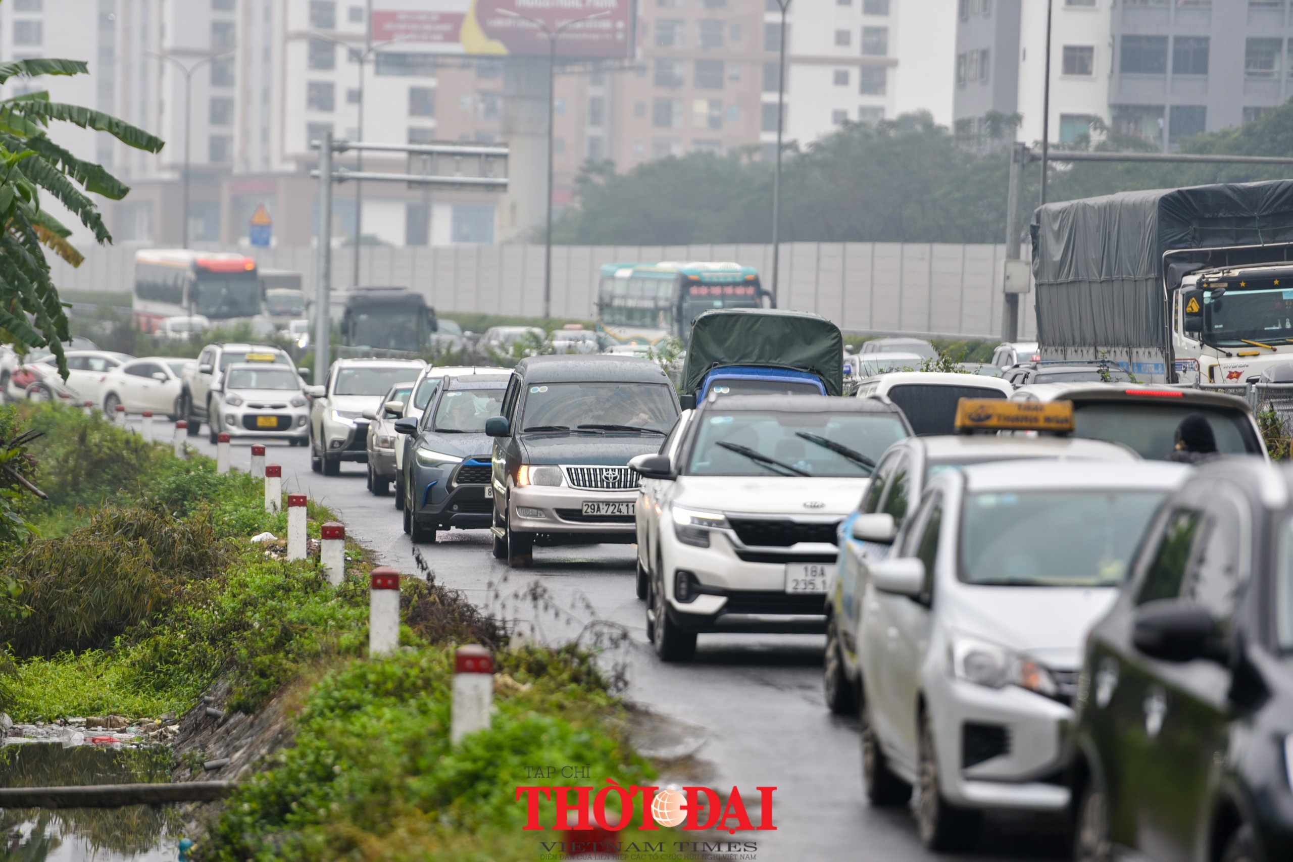 Cửa ngõ vào Hà Nội ùn tắc hàng km ngày người dân trở lại sau kì nghỉ Tết Người dân các tỉnh tấp nập trở lại Thủ đô sau kì nghỉ Tết