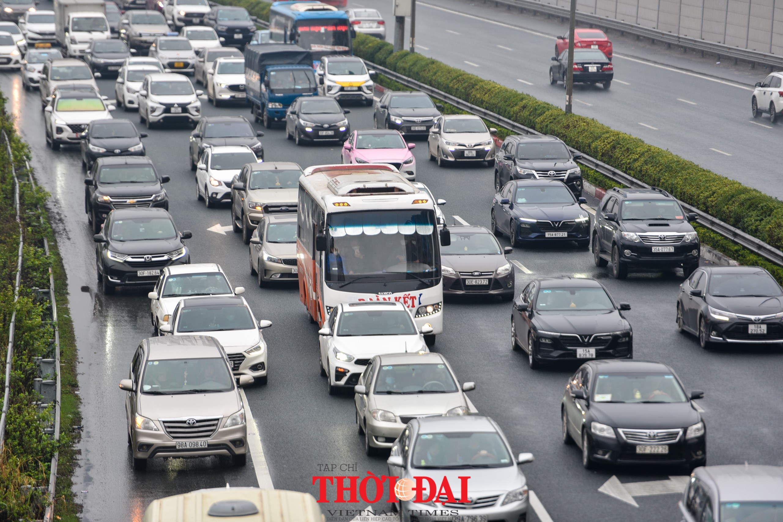 Cửa ngõ vào Hà Nội ùn tắc hàng km ngày người dân trở lại sau kì nghỉ Tết Người dân các tỉnh tấp nập trở lại Thủ đô sau kì nghỉ Tết