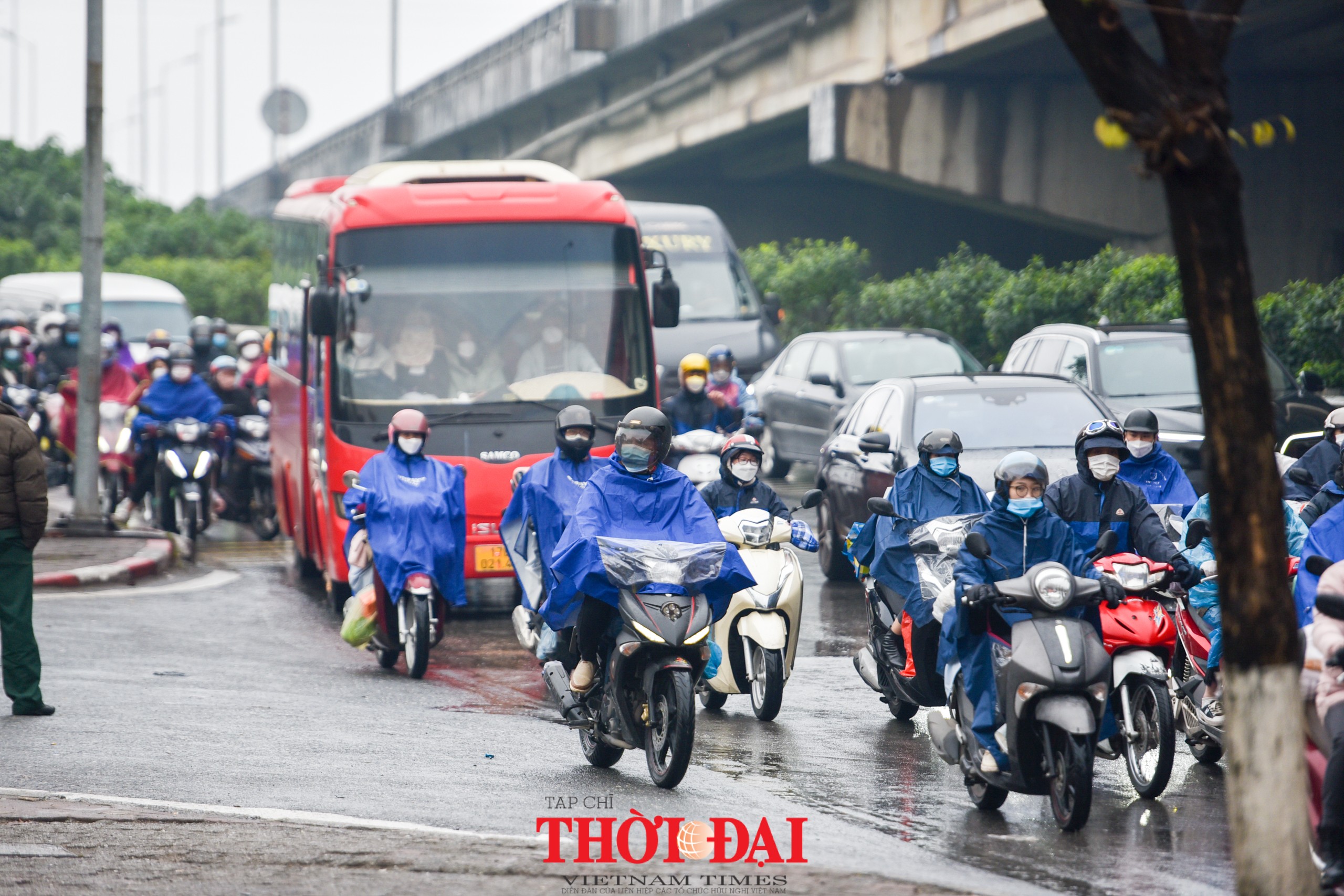 Cửa ngõ vào Hà Nội ùn tắc hàng km ngày người dân trở lại sau kì nghỉ Tết Người dân các tỉnh tấp nập trở lại Thủ đô sau kì nghỉ Tết