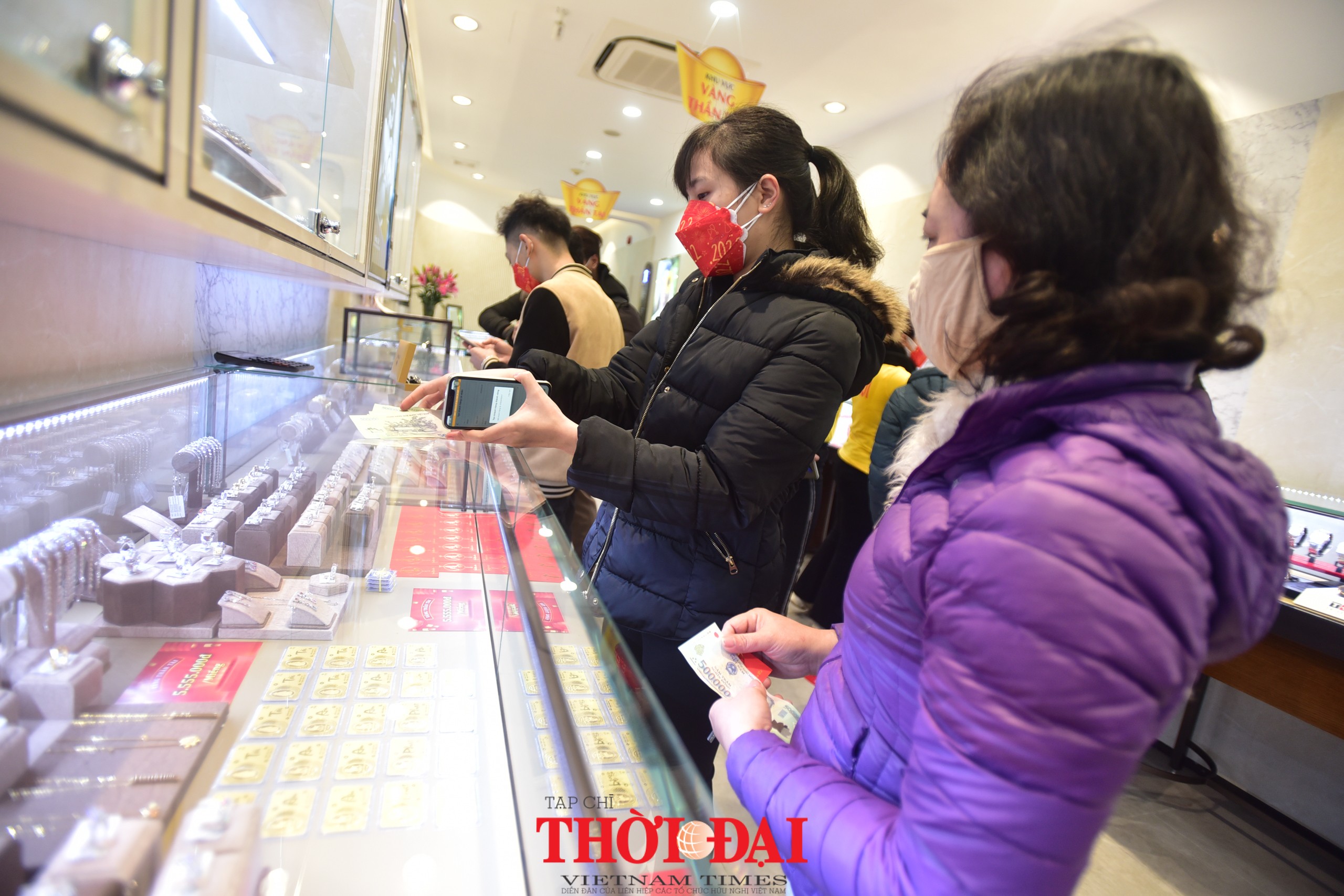 Giá vàng ngày vía thần tài: Nơi xê dịch liên tục, nơi bán giá bình ổn Giá vàng ngày vía thần tài: nơi bình ổn, nơi biến động