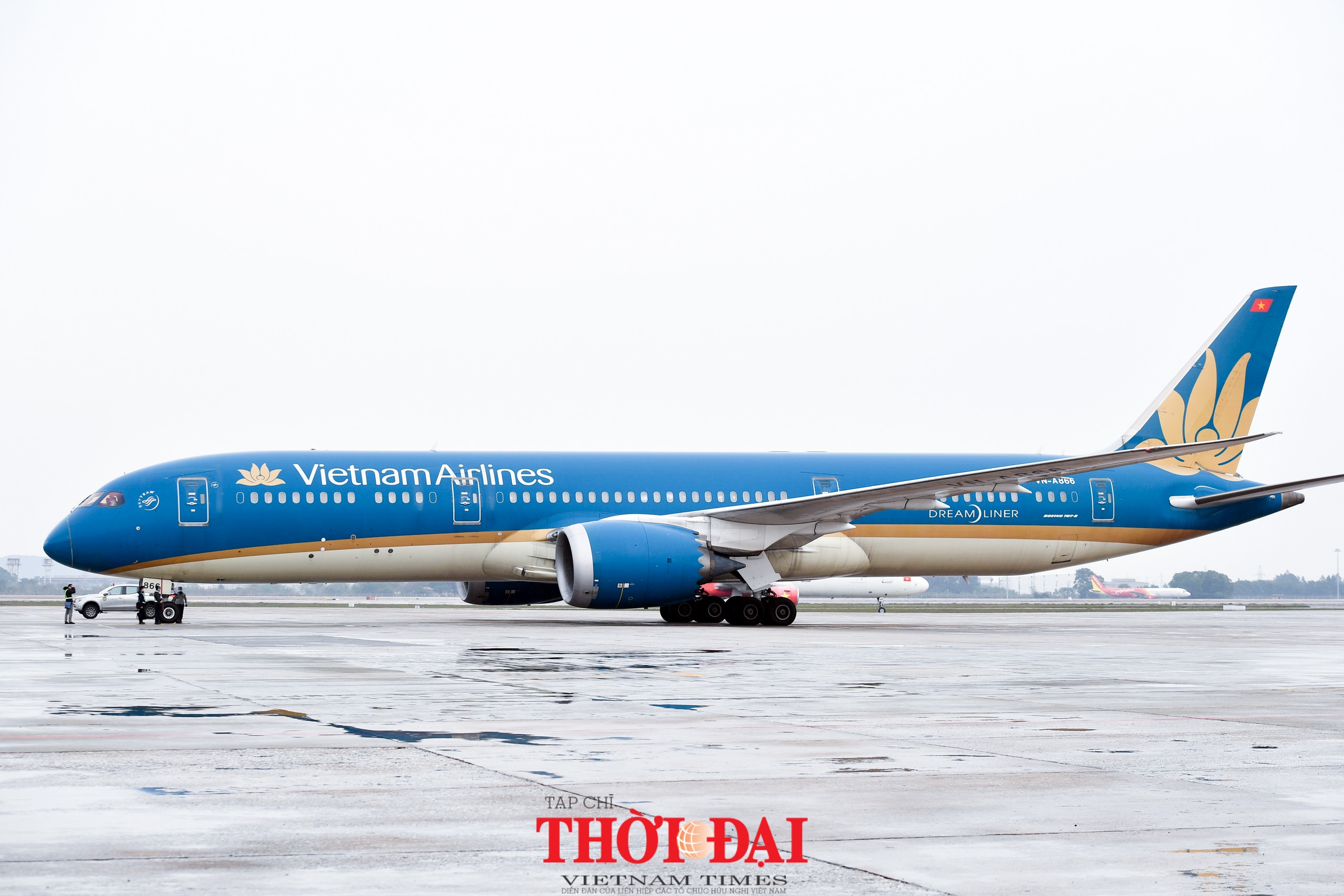 Chuyến bay giải cứu gần 300 người Việt từ Ukraine đã về nước an toàn