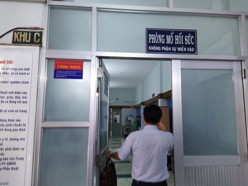 tp ho chi minh chong nhau say dung chai bia dam vo thung bung