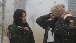 video hai hung con bao thoi bay buc tuong phong tap the duc khien hoc sinh chay tan loan