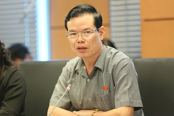 bo chinh tri ra quyet dinh ky luat ong hoang trung hai trieu tai vinh
