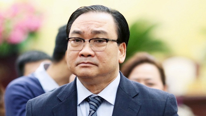 bo chinh tri ra quyet dinh ky luat ong hoang trung hai trieu tai vinh
