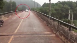 video ket cuc khong ngo cua chiec o to di vao lan nguoc chieu