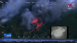 video can canh may bay ukraine lien tiep trung 2 ten lua cua iran