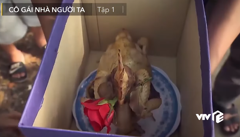 Cô gái nhà người ta tập 1: Viễn tỏ tình bằng... gà ngậm hoa hồng co gai nha nguoi ta tap 1 vien to tinh bang ga ngam hoa hong khoa bi bo tut quan danh