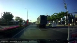 video trong tai rut 8 the do va 6 the vang vi cau thu 2 doi lao vao choang nhau