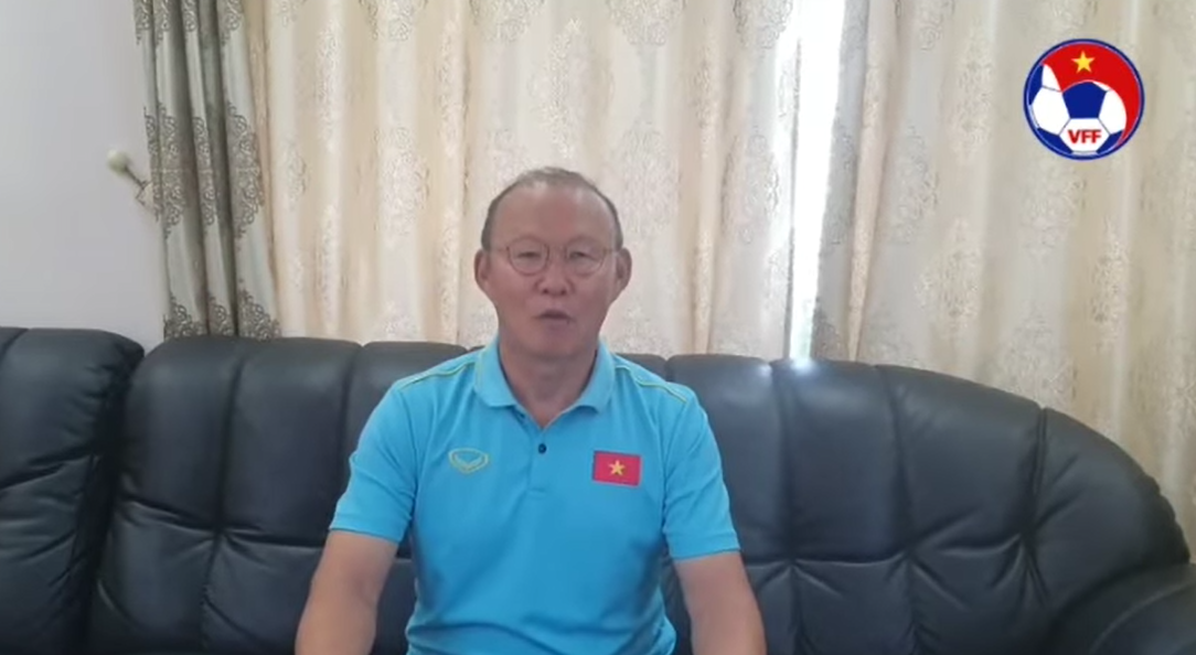 video dang cho con nho hai vo chong van khong quen trom xe may