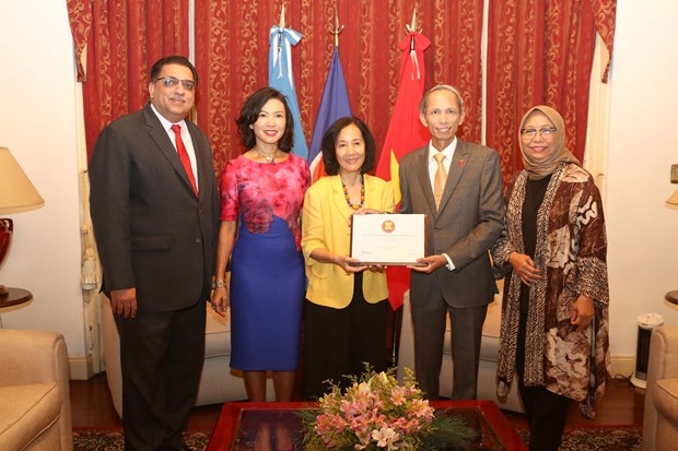 dai su viet nam tai argentina tiep nhan chuc chu tich asean