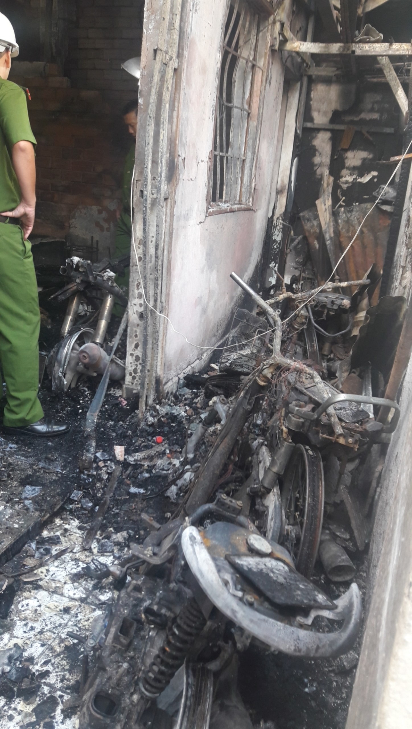 lo dien nghi can phong hoa khien 5 nguoi chet o tp hcm ngay can tet