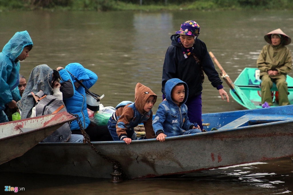 nguoi dan ha noi tp ho chi minh chen chan di chua cau may tet nguyen dan
