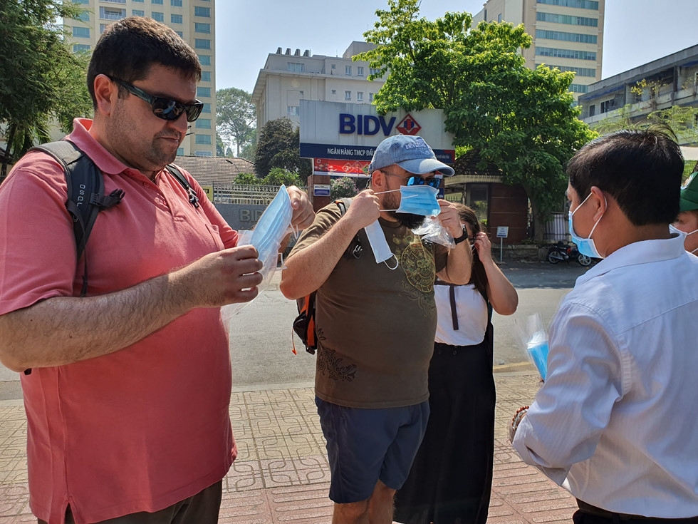 tp ho chi minh hon 322000 nguoi bat buoc su dung khau trang hang ngay la ai