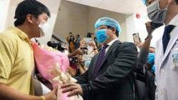 vua chao doi duoc 30 tieng be so sinh da duong tinh virus corona