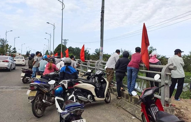 cuop tiem vang bat thanh nghi pham tu vong vi nhay xuong song tau thoat