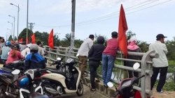 Cướp tiệm vàng bất thành, nghi phạm tử vong vì nhảy xuống sông tẩu thoát