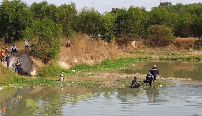 binh duong truot chan roi xuong ho nuoc hai hoc sinh tu vong thuong tam