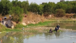 canh sat dubai roi xuong dat khi dang thu nghiem xe bay o do cao 30 m
