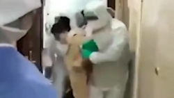 vu han truy tim co gai nho nuoc bot vao tay nam cua giua tam dich virus corona